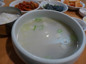 雪濃湯（ソルロンタン） 絶品の白いスープ　